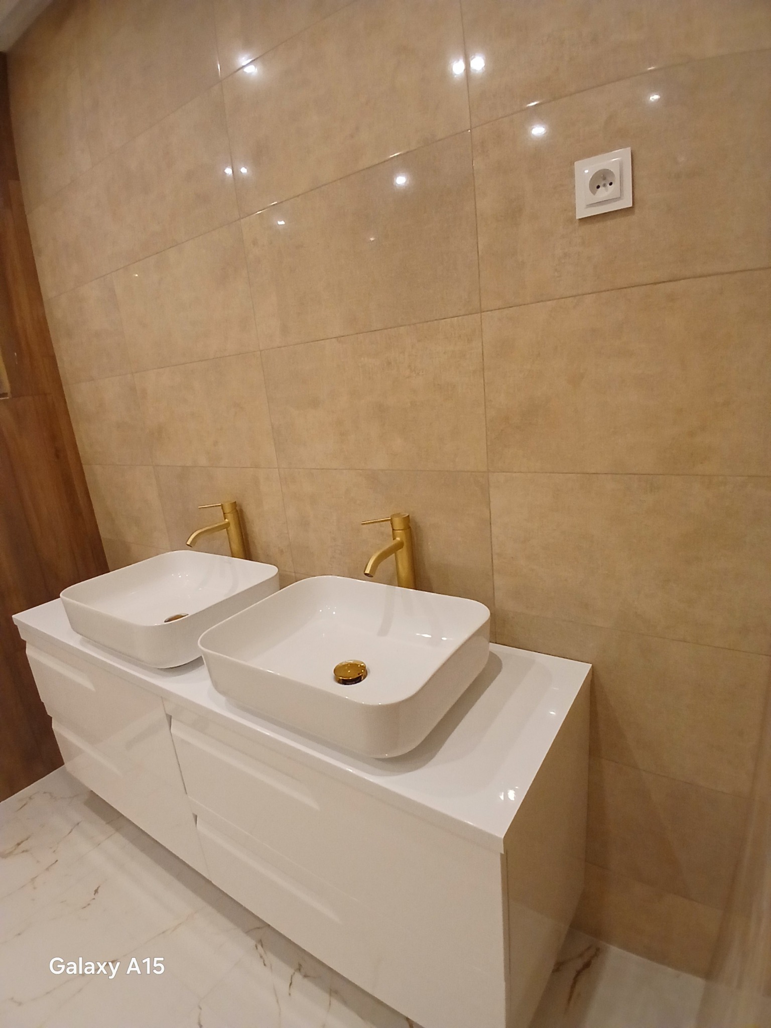 łazienka biały montaż