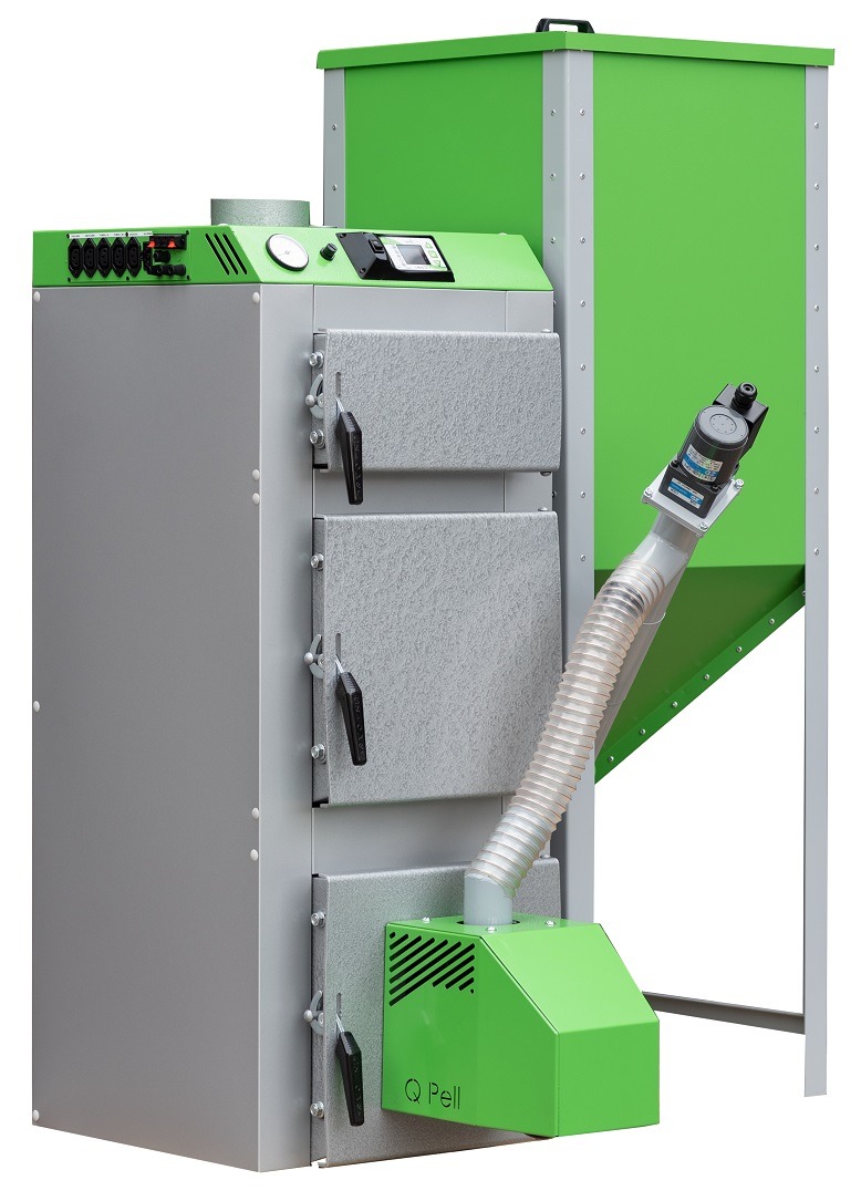 Szaro-zielony piec na pellet z podajnikiem, widoczne drzwiczki i panel sterowania. Nowoczesny design, oświetlenie studyjne, prezentacja produktu.