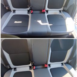 CLEAN KAM Kamila Zaczyk - Wnętrze samochodu: tylna kanapa z czarno-szarą tapicerką, widoczne mocowania ISOFIX i pasy bezpieczeństwa, na jednym z siedzeń widoczny jaśniejszy ślad.