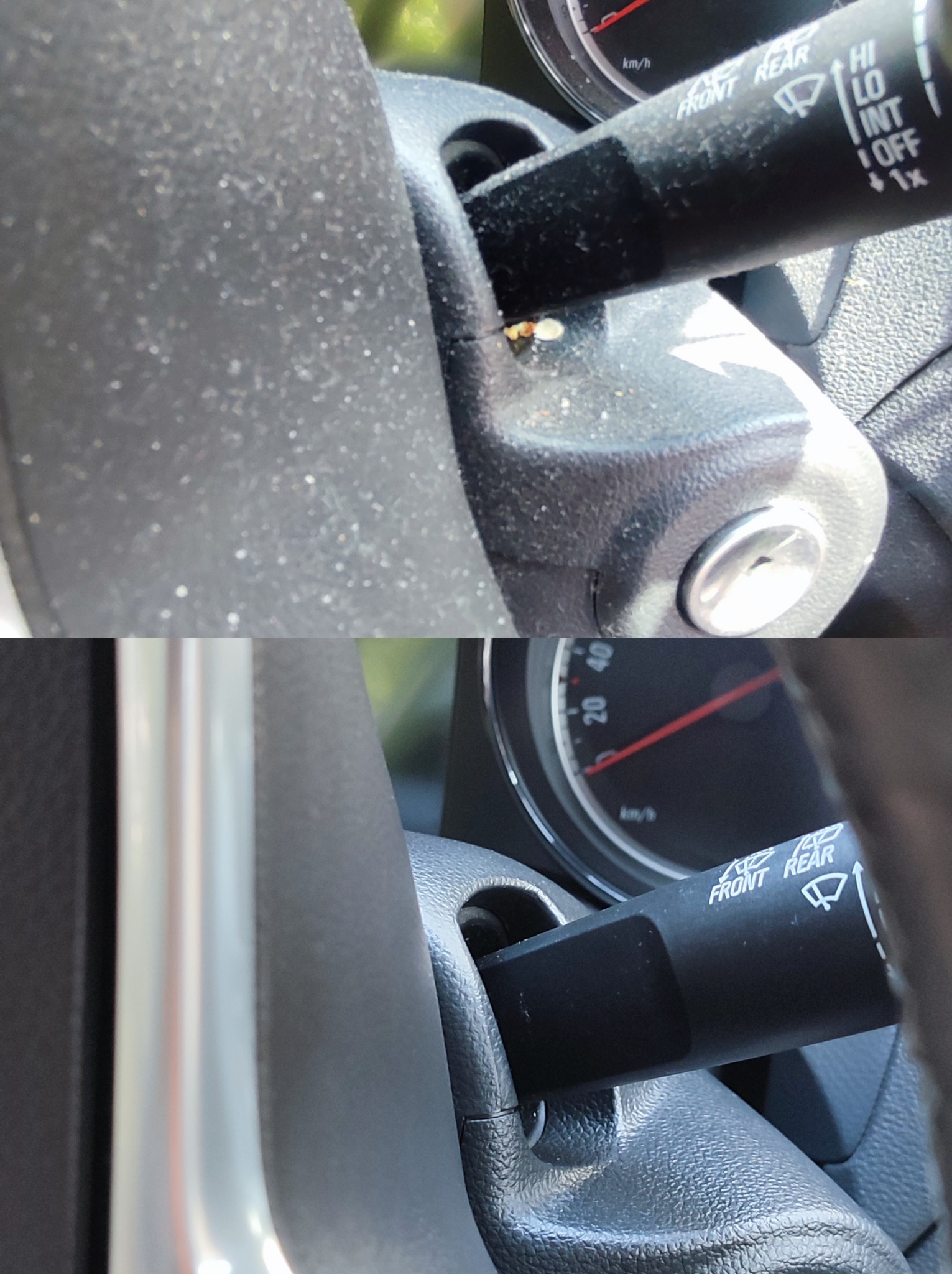 Detail ujęcia wnętrza samochodu: zakurzona kolumna kierownicy i przełącznik wycieraczek z widocznymi zabrudzeniami.