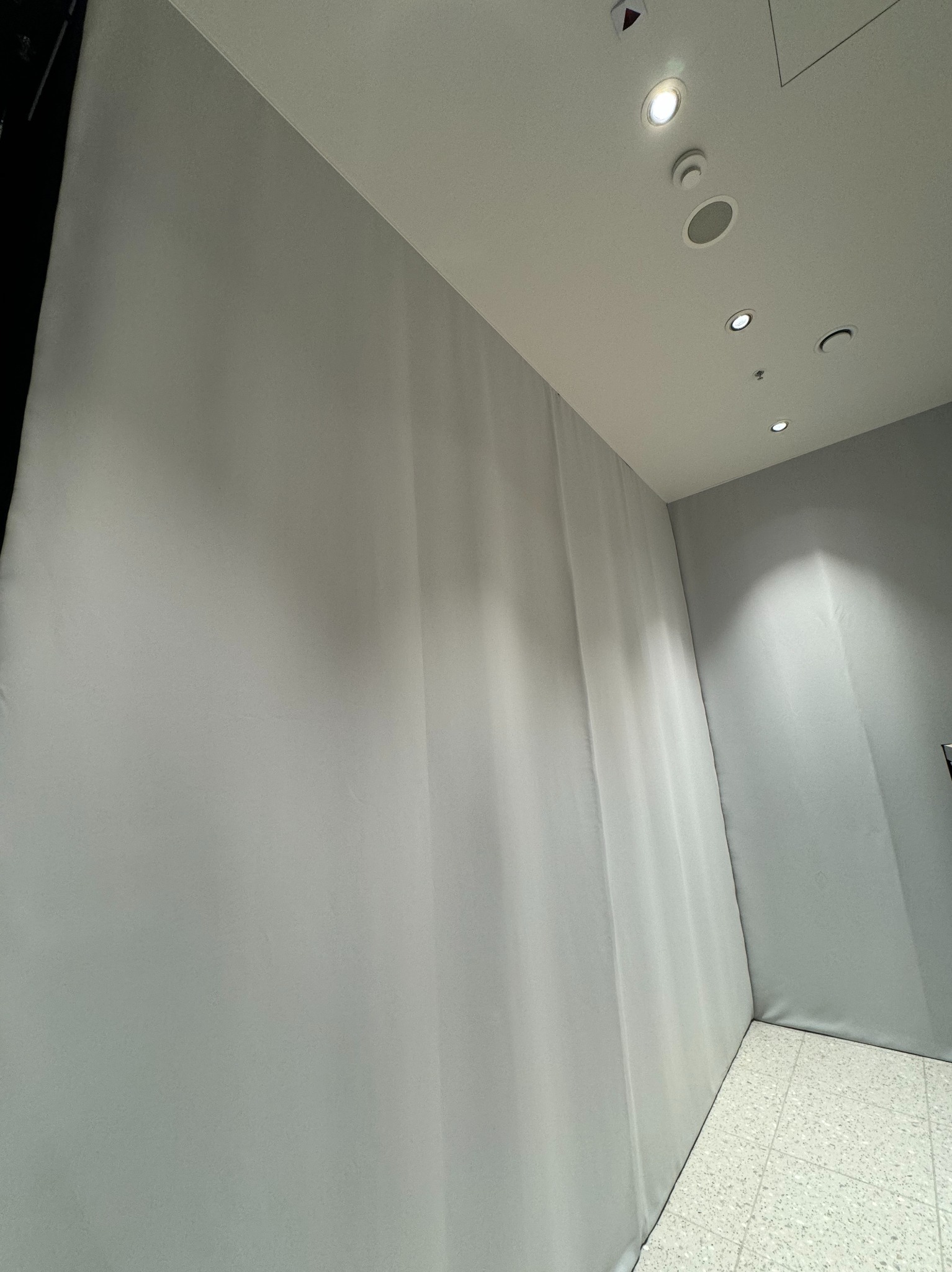 Zasłony Blackout biały trudnopalny - Salon Nike Kraków