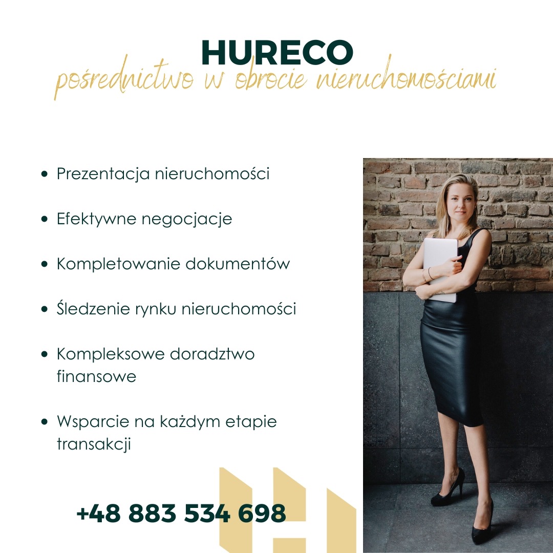Kobieta w czarnej spódnicy i szpilkach, trzymająca laptopa na tle ceglanej ściany, obok lista usług pośrednictwa nieruchomości z logo HURECO i numerem telefonu.