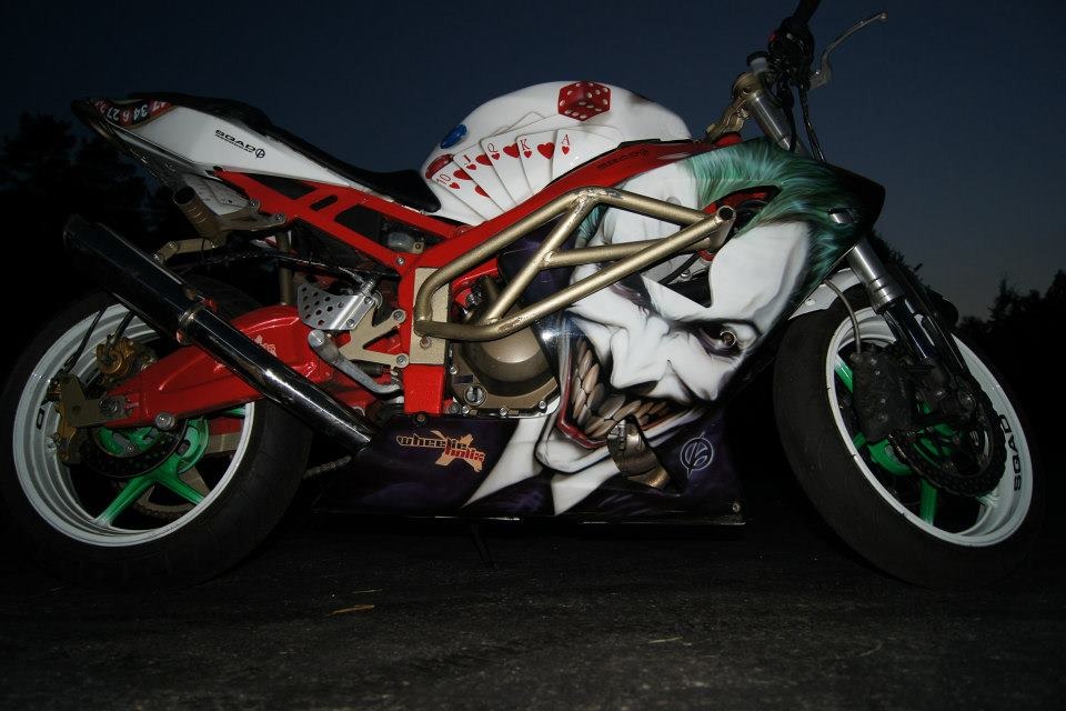 Motocykl pomalowany techniką aerografu