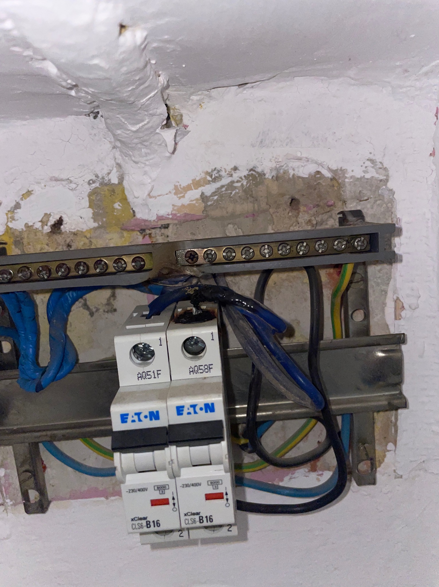 Uszkodzony wyłącznik