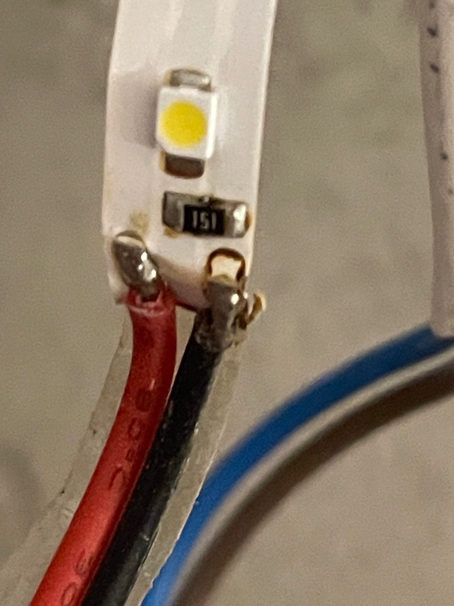 Uszkodzenie pola lutowniczego w pasku LED