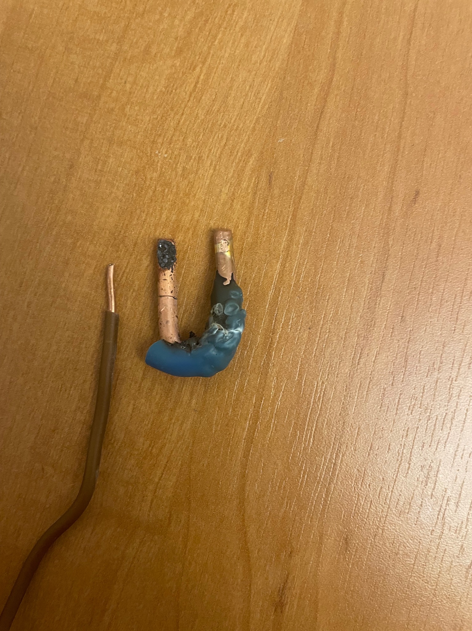 Nieprawidłowe podłączenie przewodu spowodowało jego upaleniem