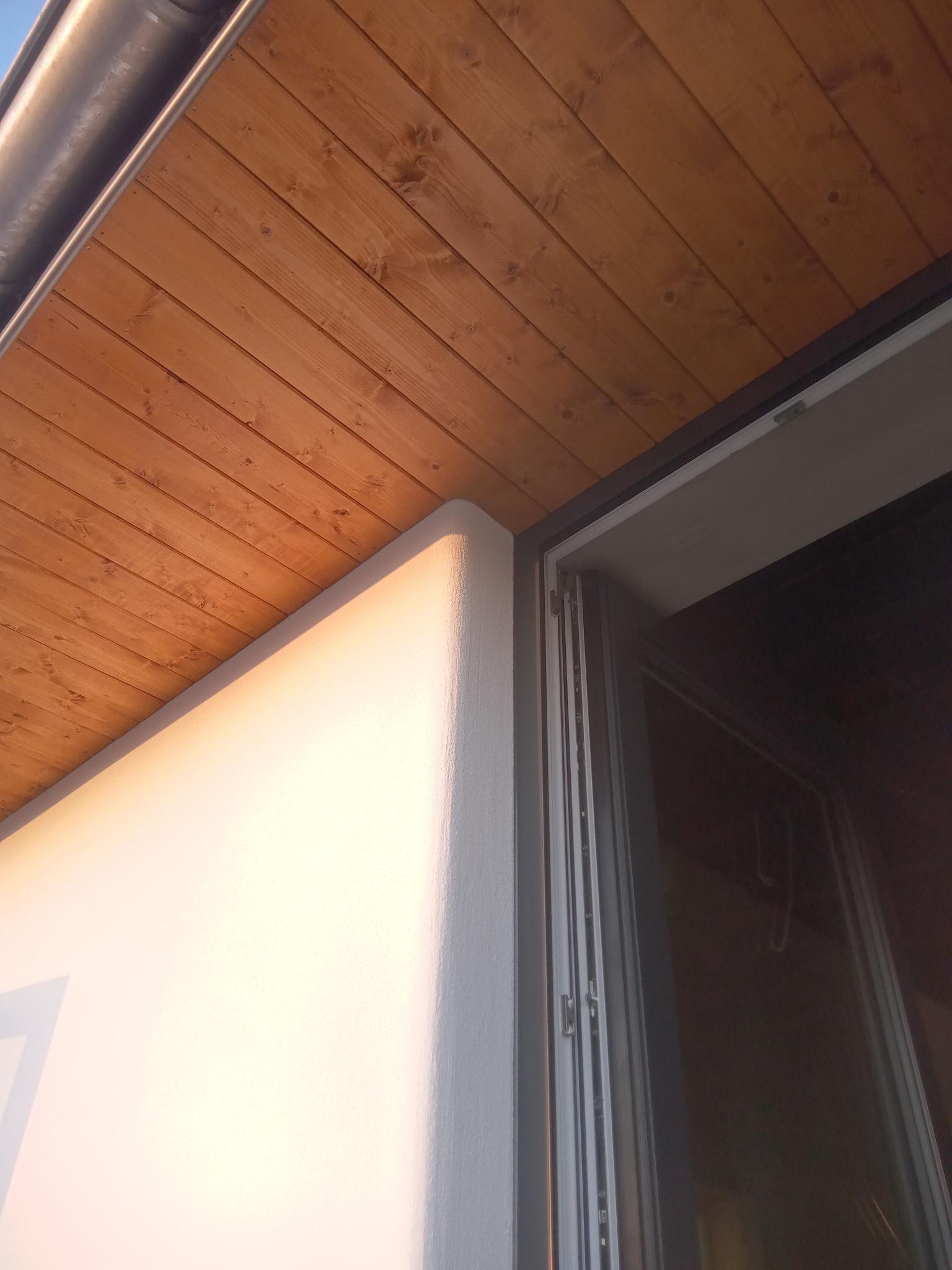 podbitka drewniana i fragment elewacji