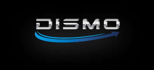 Logo firmy DISMO z srebrnym napisem i niebieską strzałką na czarnym tle.