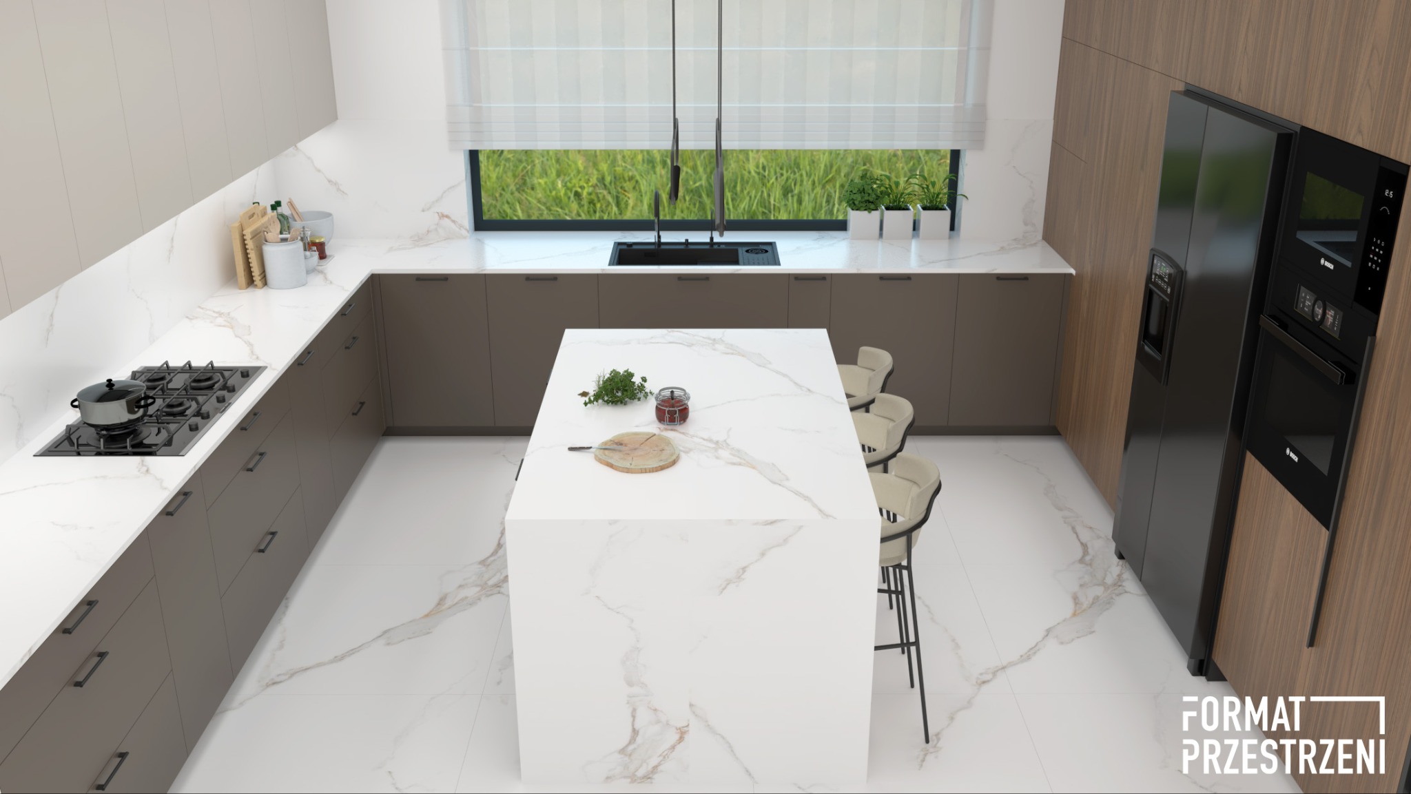 Nowoczesna kuchnia z wyspą z białego marmuru, brązowymi szafkami i widokiem na zieleń za oknem, czarna lodówka z piekarnikiem w zabudowie.