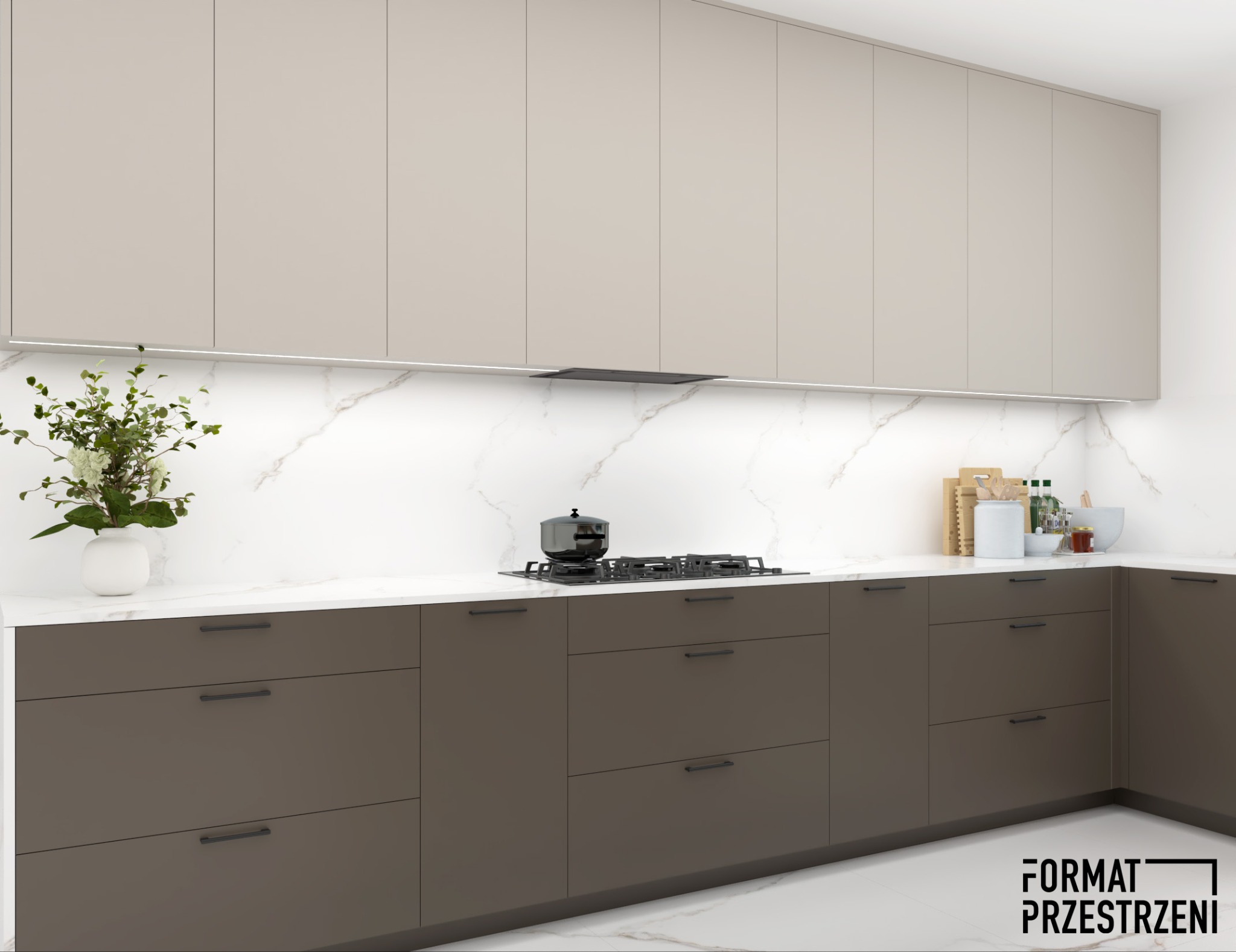 Nowoczesna kuchnia z brązowymi dolnymi szafkami i beżowymi górnymi, marmurowy backsplash, płyta grzewcza z garnkiem, minimalistyczny okap, biały blat i podłoga, wazon z kwiatami.