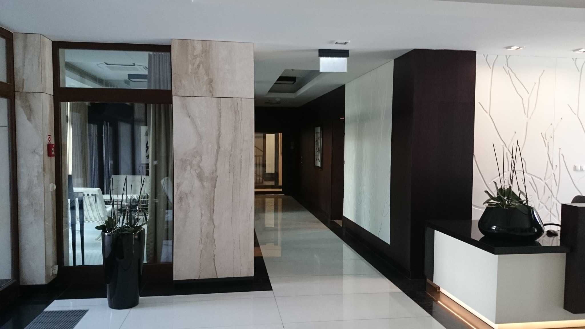 Budynek apartamentowy - wnętrze holu