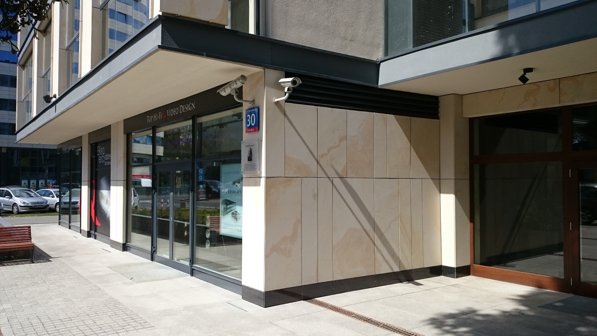 Budynek apartamentowy - wejście