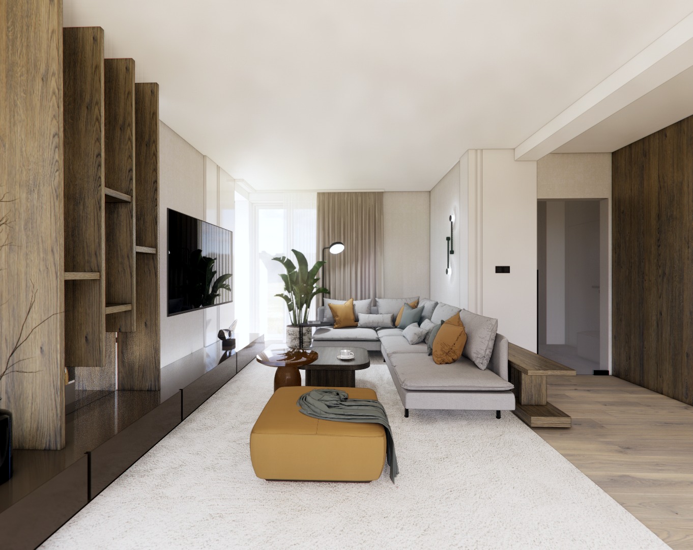 Jasne, przestronne wnętrze salonu z narożną sofą w odcieniach szarości, żółtą pufą z narzutą, drewnianą zabudową TV z półkami i rośliną w donicy, oświetlone naturalnym światłem z okna.