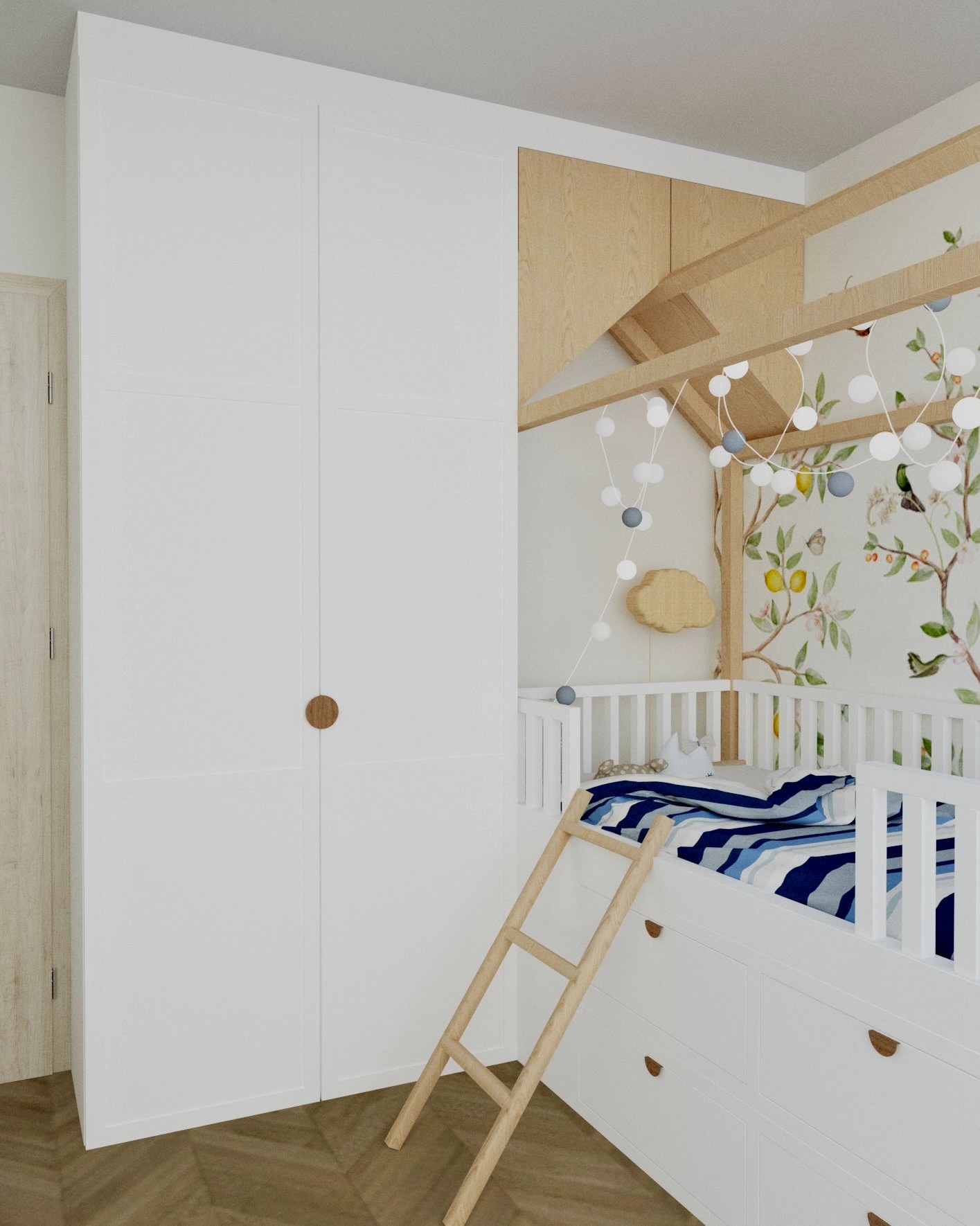 Pokój dziecięcy z łóżkiem na antresoli, białą szafą z drewnianymi uchwytami i tapetą w liście. Drewniane schodki prowadzą na antresolę.