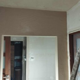 Adrian Matwiejczuk - Montaż drzwi Czarnków