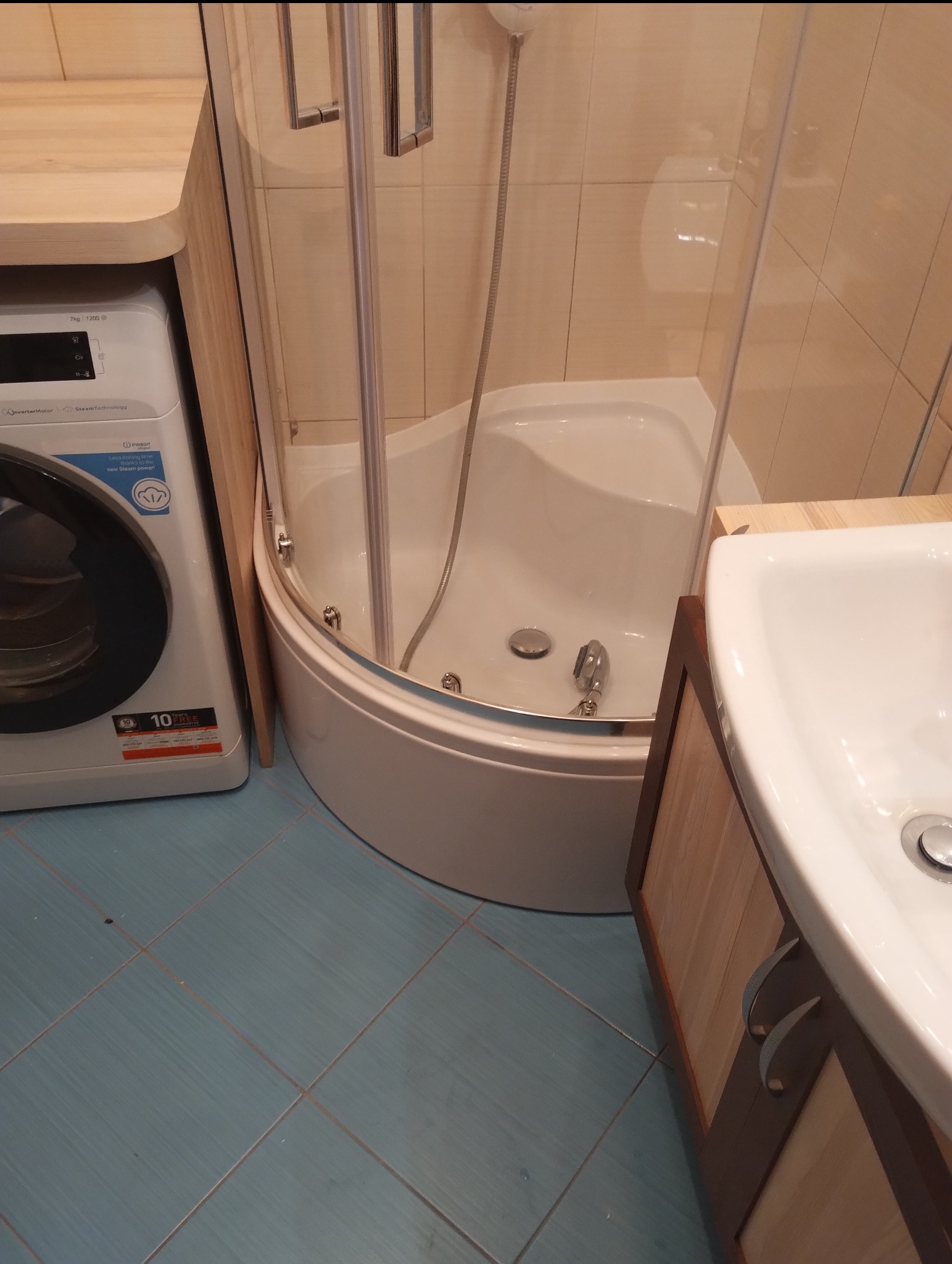 Demontaż starej kabiny , montaż nowej