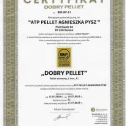Skan certyfikatu 'Dobry Pellet' dla firmy ATP Pellet Agnieszka Pysz, potwierdzający spełnienie normy ISO 17225-2 dla pelletu drzewnego 6mm klasy A1, wydany przez Biocontrol.