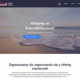 Strona internetowa firmy turystycznej Travel&Discover z motywem plaży i morza w tle, logo w lewym górnym rogu i przyciskami nawigacyjnymi w górnej części strony.