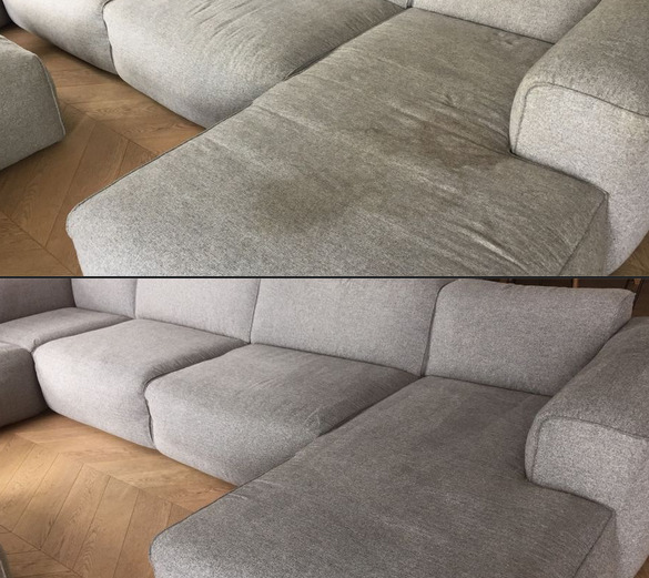 Szara modułowa kanapa narożna z widoczną różnicą w czystości tapicerki przed i po praniu, na parkiecie ułożonym w jodełkę.