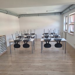 Czarodziejka - Sprzątanie szkoły po remoncie.