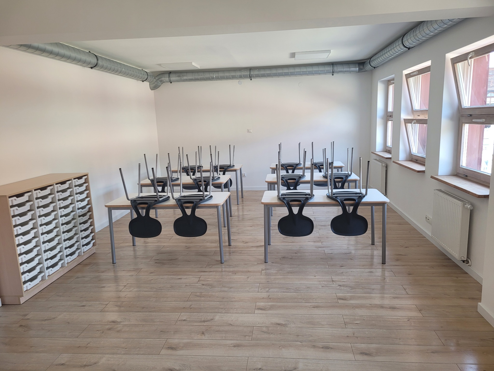 Sprzątanie szkoły po remoncie.