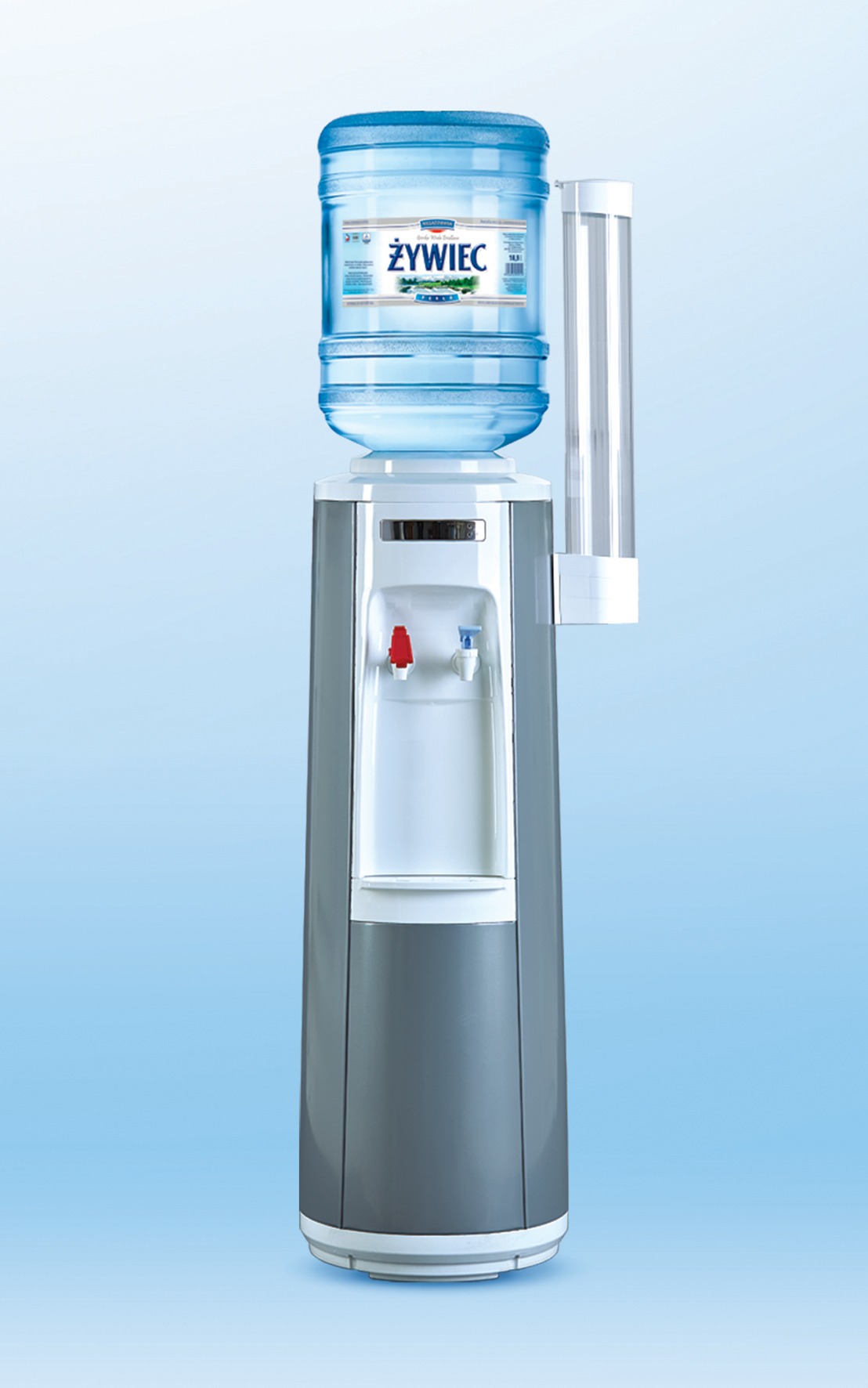 Dystrybutor wody Żywiec Zdrój z pełnym baniakiem i podajnikiem na kubki, na jednolitym, jasnoniebieskim tle.