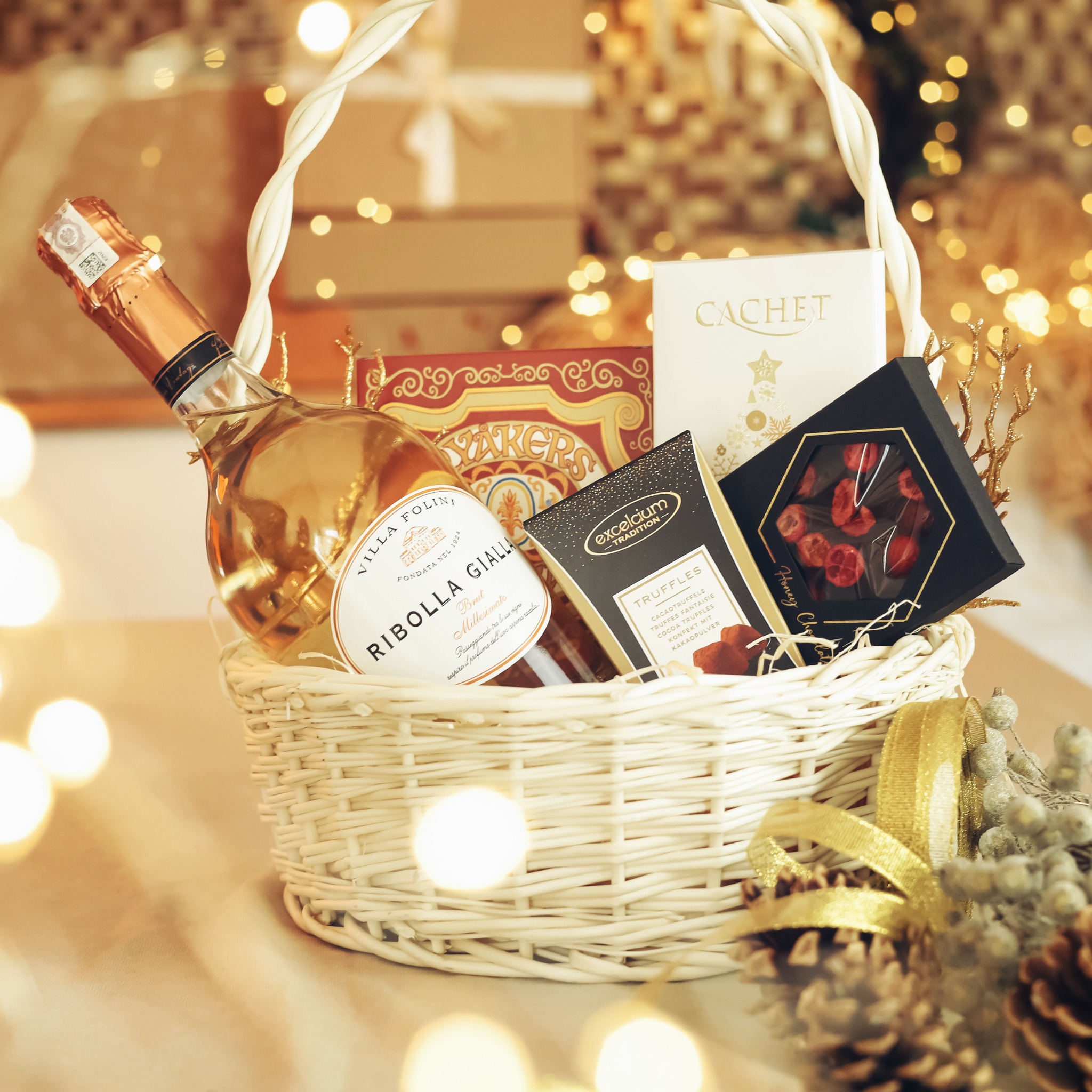 Koszyk z winem musującym i truflami w cenie 139 zł