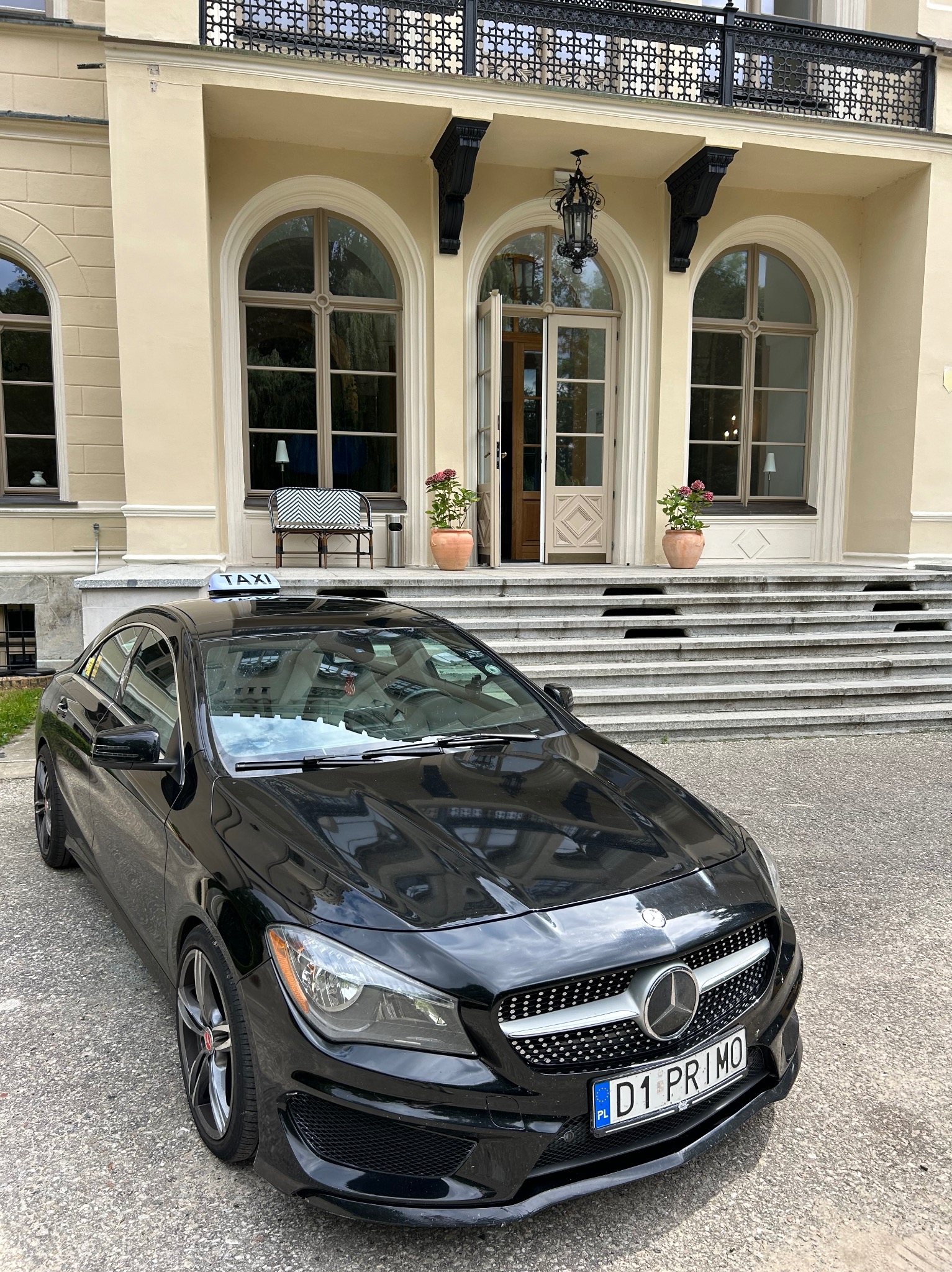 Obsługa weselna na trasie Wrocław Air Port - Zamek Wielkopolski w Rokosowie.