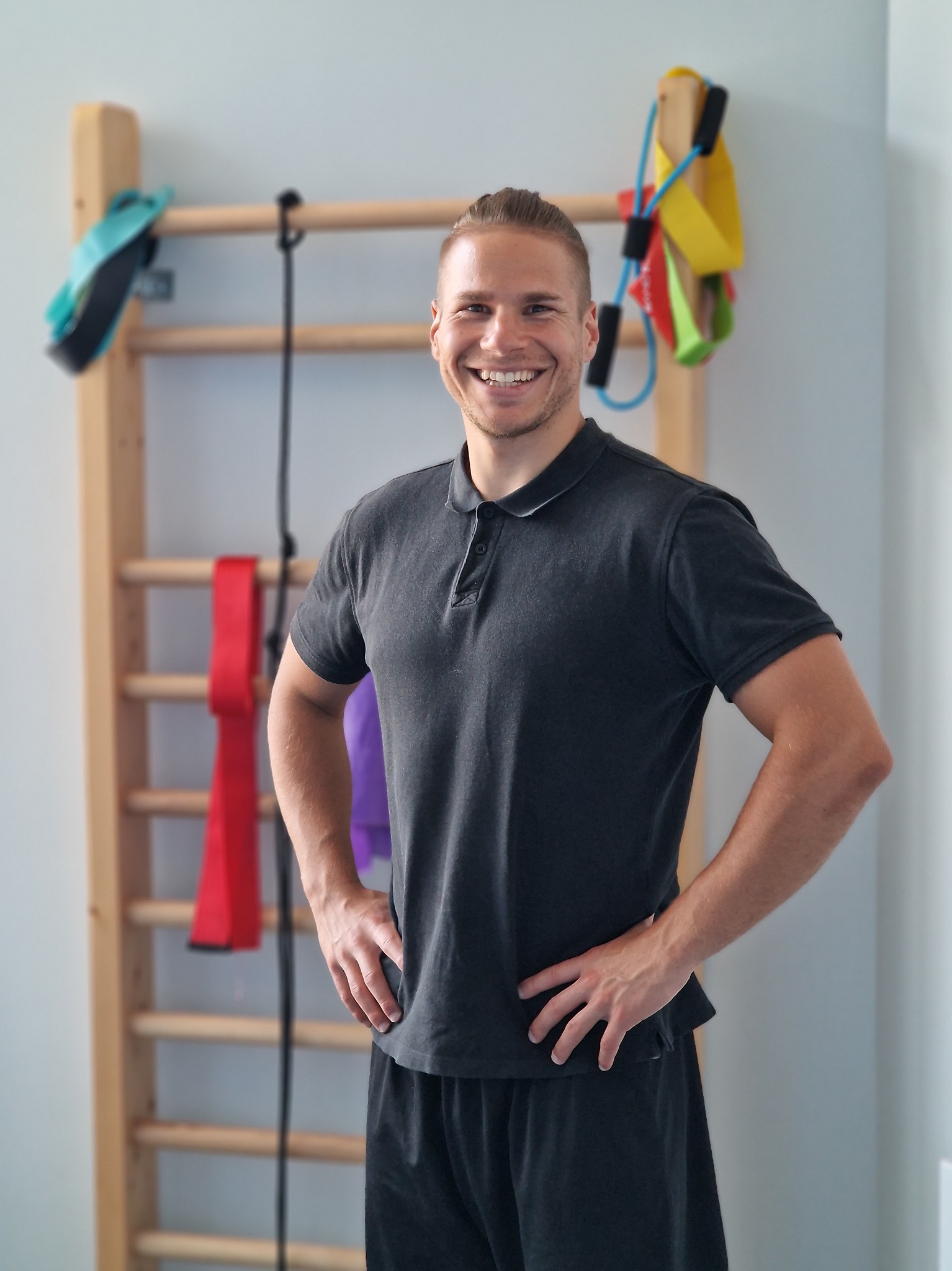 Poprawiam zdrowie i ruchomość moich pacjentów poprzez terapie manualną oraz ćwiczenia zwiększające zakresy ruchu.