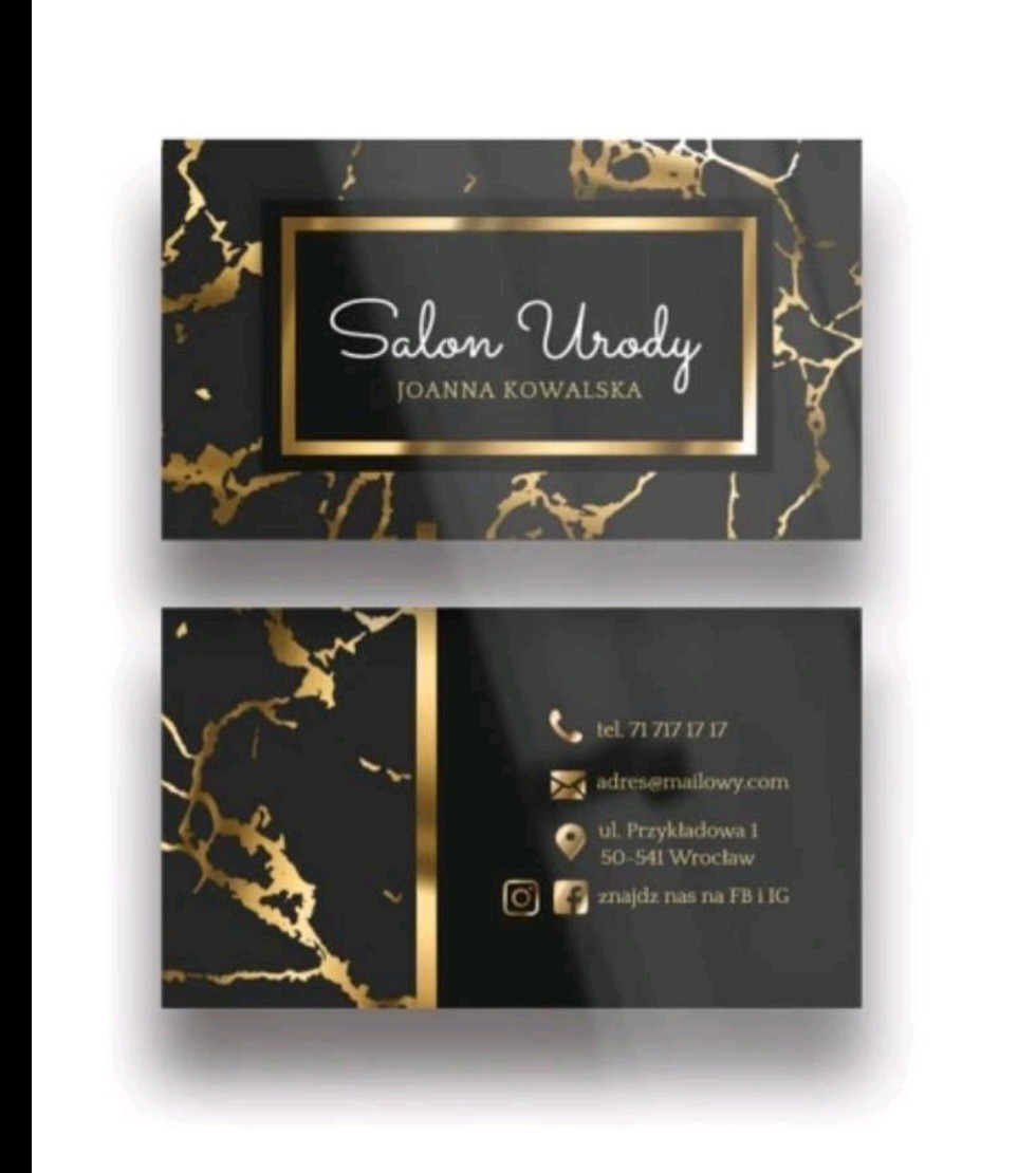 Dwie wizytówki salonu urody z czarnym tłem i złotymi marmurkowymi wzorami, na górnej wizytówce złoty prostokąt z napisem 'Salon Urody Joanna Kowalska', na dolnej dane kontaktowe: telefon, email...