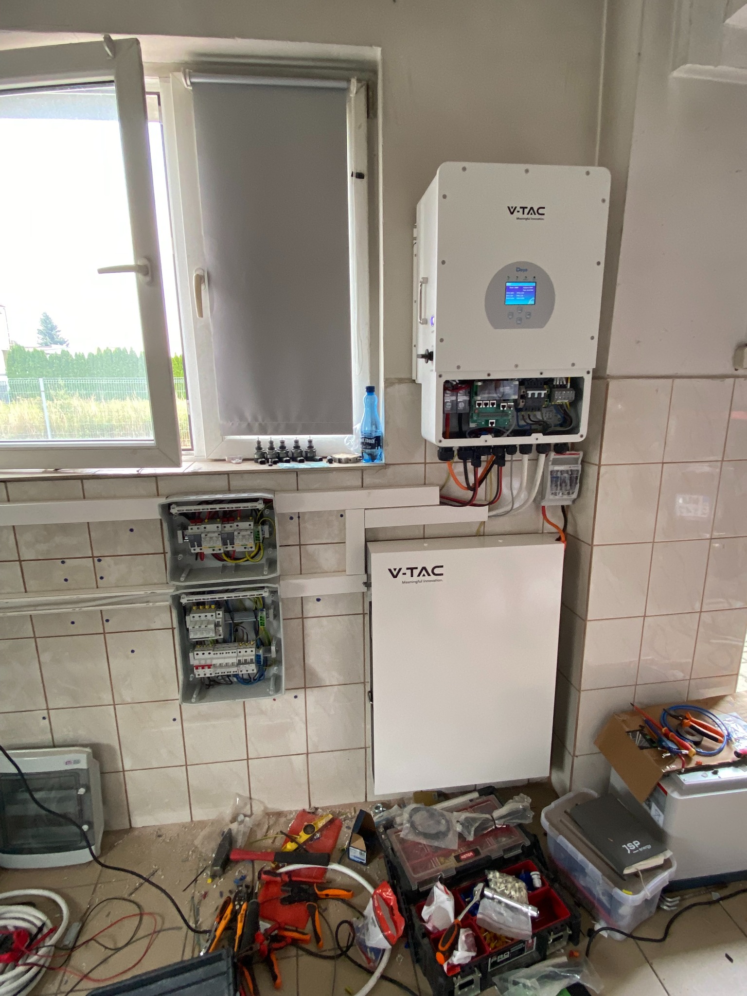 Deye Inwerter 12KW+magazyn energii V-TAC 7,68KWh