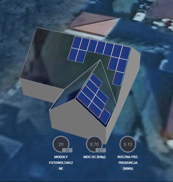 Wizualizacja 3D instalacji fotowoltaicznej na dachu domu z informacjami o ilości modułów, mocy DC i rocznej produkcji energii.