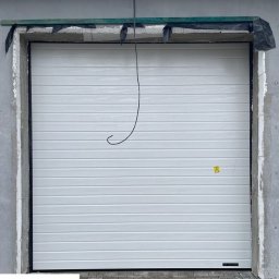 Mateusz Kielar - Montaż drzwi garazowych zaklady miesne Sokołów Jarosław