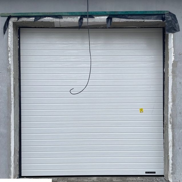 Montaż drzwi garazowych zaklady miesne Sokołów Jarosław