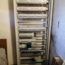 Prefabrykacja i montaż rozdzielnic elektrycznych. 