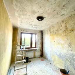Gierkowska kostka, remont kuchni i pokoju. Stan przed i po.
Pozdrawiam
Domibud Robert Brzykcy
