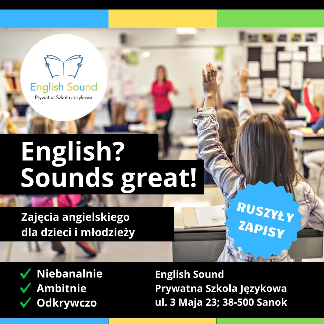 Sala lekcyjna z uczniami podnoszącymi ręce, w tle nauczycielka. Na pierwszym planie reklama szkoły językowej z hasłem 'English? Sounds great!' i informacją o zapisach.