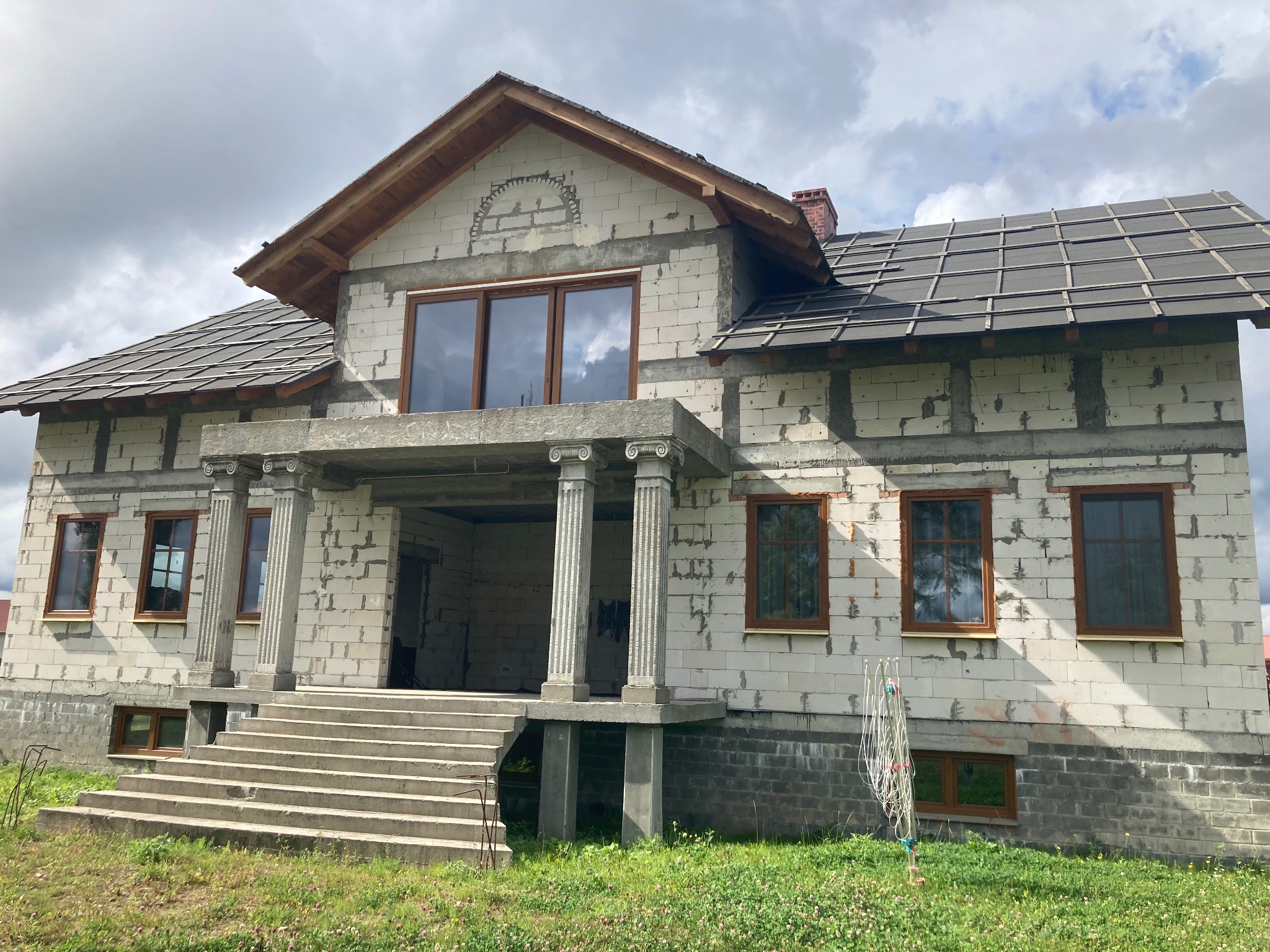 Odbudowa pałacu - stan surowy