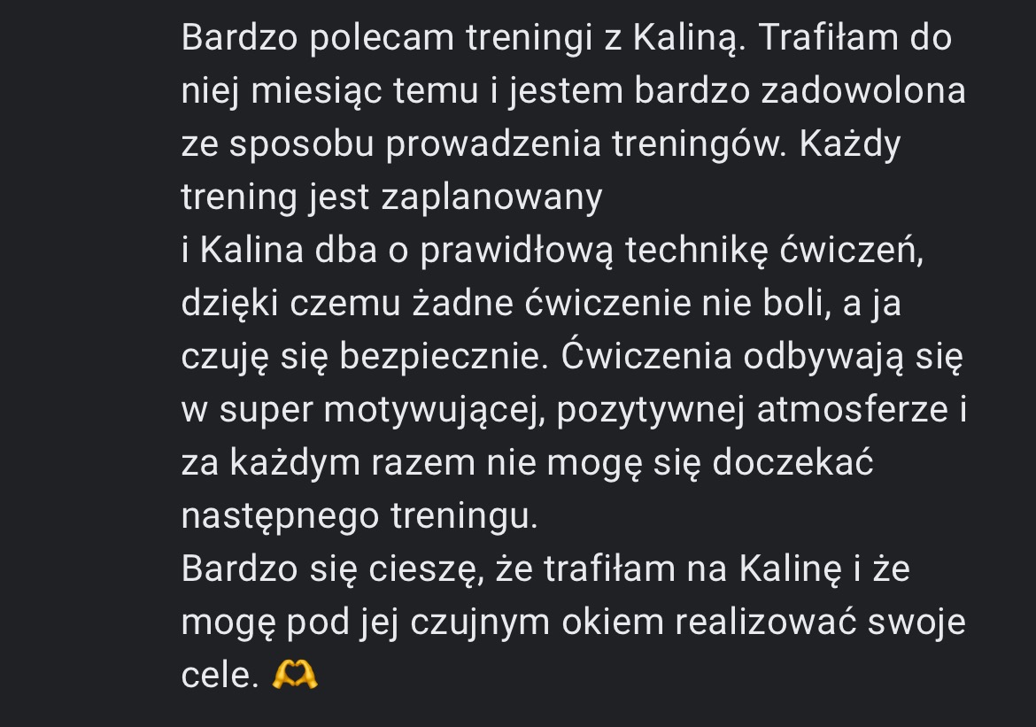 Tekst rekomendacji treningów personalnych zadowolonej klientki, podkreślający profesjonalizm i dbałość o technikę ćwiczeń.