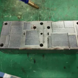 Oferujemy napawanie potrzebne w modyfikacji form wtryskowych .