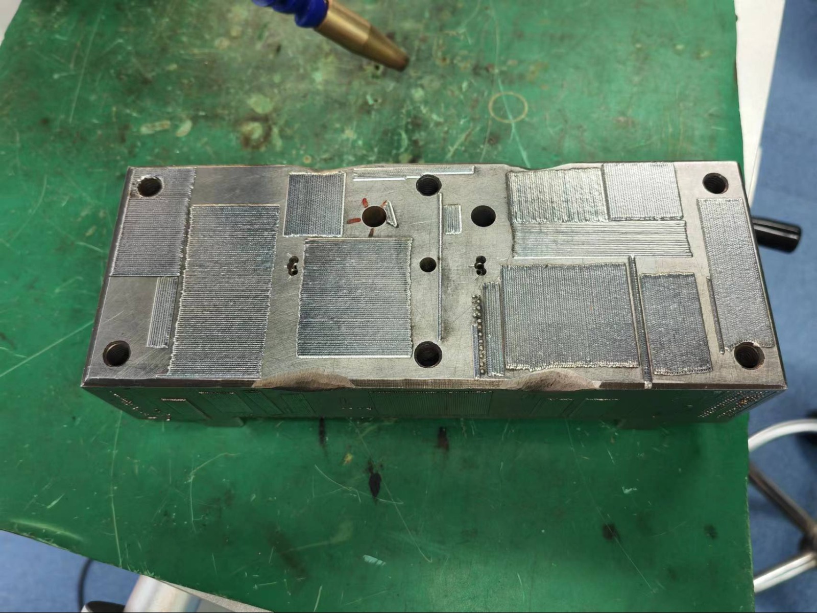 Oferujemy napawanie potrzebne w modyfikacji form wtryskowych .