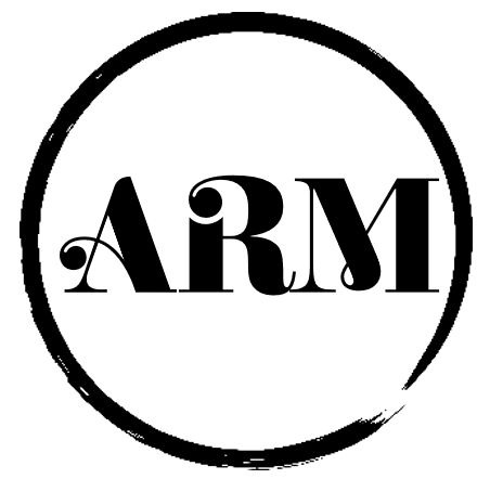 Czarno-białe logo 'ARM' w okręgu z efektem pędzla, stylizowane litery z ozdobnymi elementami.