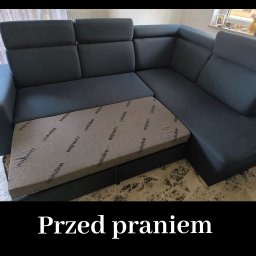 Czysto z Anną - Rozłożona narożna sofa z wysuniętym szarym materacem z nadrukowanym wzorem, widocznym przed czyszczeniem.