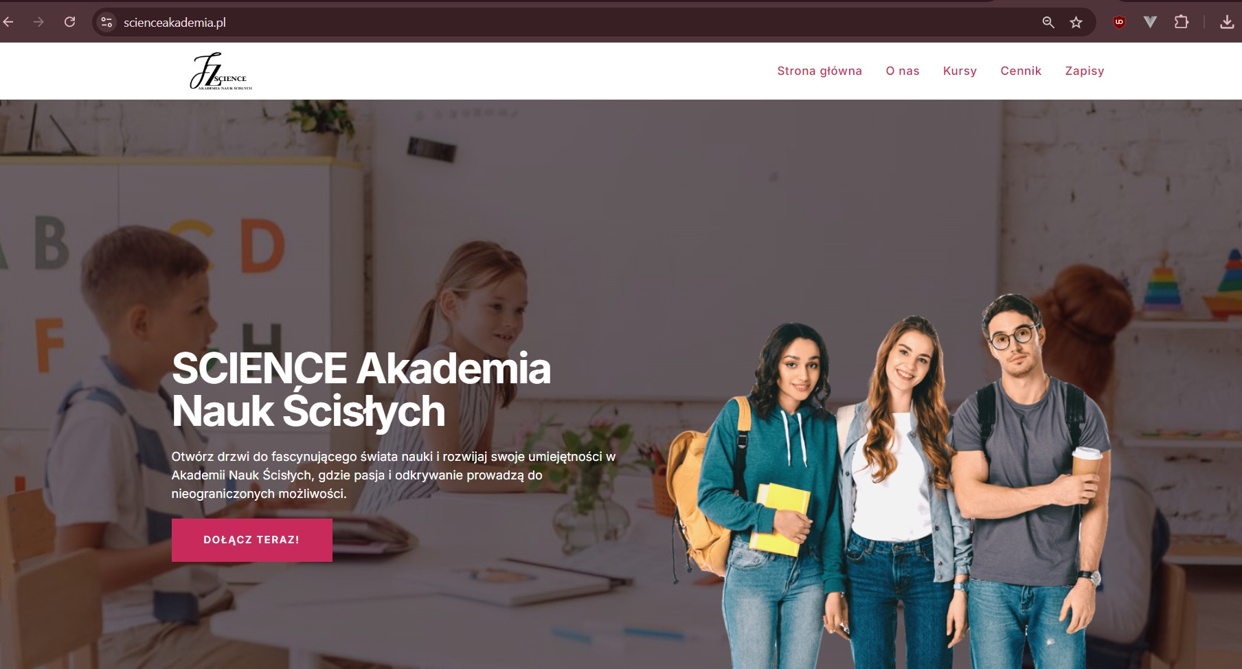 Strona internetowa Akademii Nauk Ścisłych z widocznym logo, menu nawigacyjnym i zdjęciem grupowym uczniów na tle sali lekcyjnej.