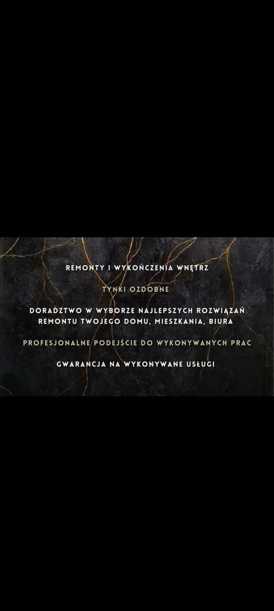 Grafika reklamowa firmy oferującej remonty i wykończenia wnętrz, z naciskiem na tynki ozdobne, doradztwo oraz gwarancję na usługi. Tekst na ciemnym tle z marmurkową teksturą.