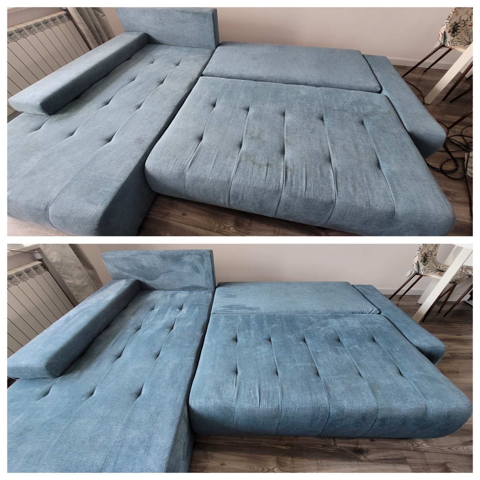 Narożnik tapicerowany w odcieniach błękitu z widocznymi guzikami na siedzisku, ustawiony na drewnianej podłodze, w tle grzejnik i krzesło.