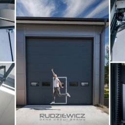 Firma Remontowo Budowlana Marcin Rudziewicz - Ciemnoszara segmentowa brama garażowa z oknami, przed którą skacze mężczyzna. Kolaż uzupełniają zbliżenia na mechanizm prowadnic, napęd i panel sterowania Wiśniowski.