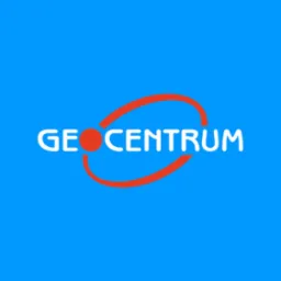 Logo firmy GeoCentrum na błękitnym tle, z białym napisem i pomarańczowym okręgiem
