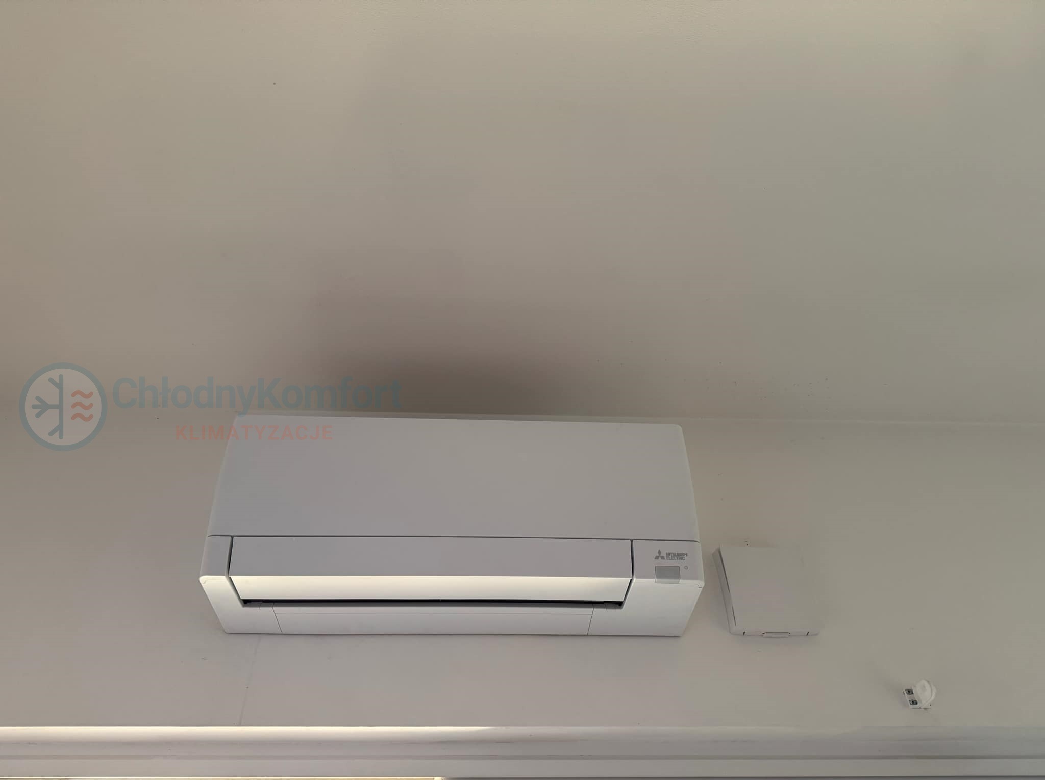 Zainstalowana jednostka wewnętrzna Mitsubishi.