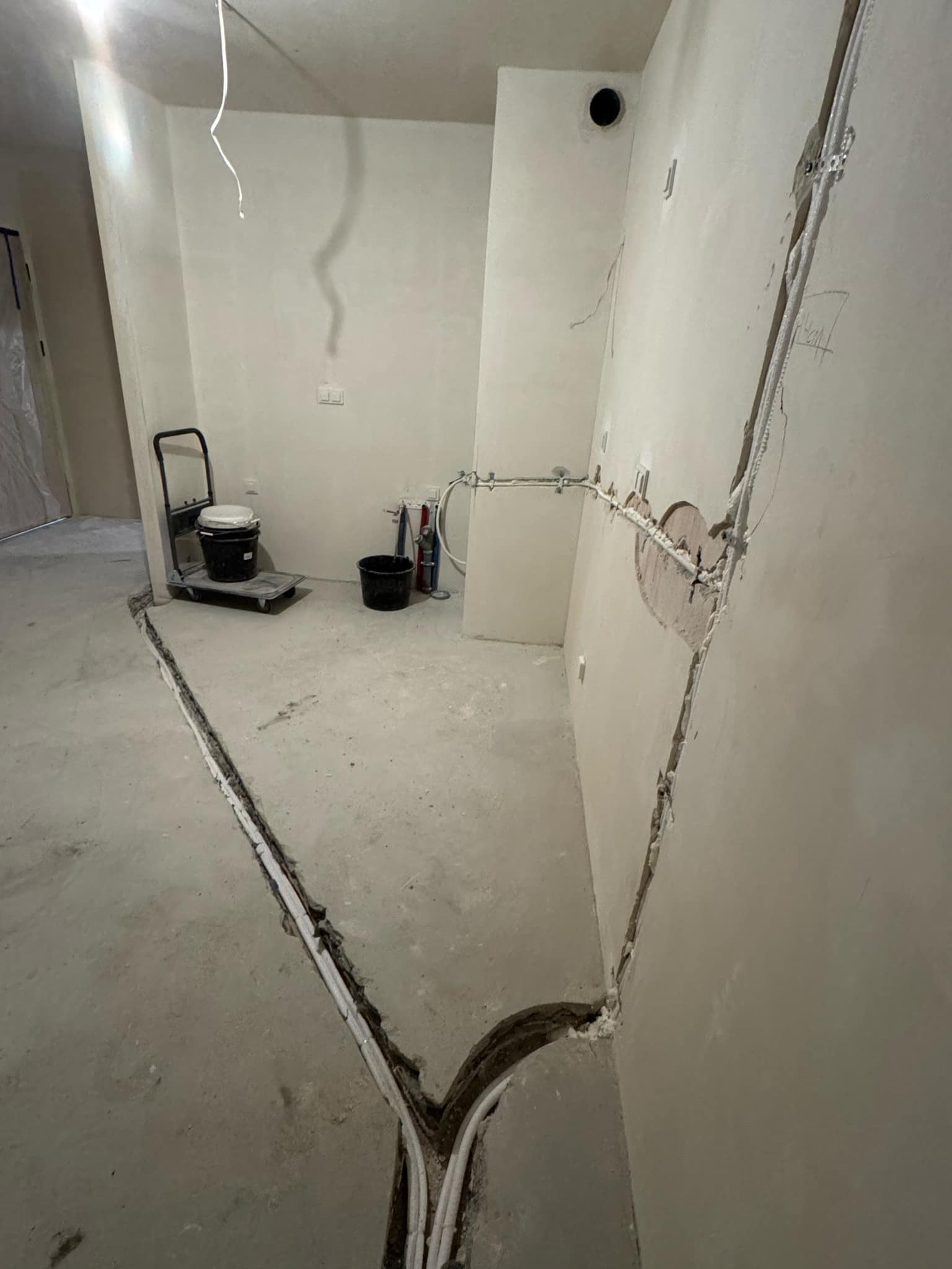 Przygotowanie instalacji klimatyzacji 2+1.